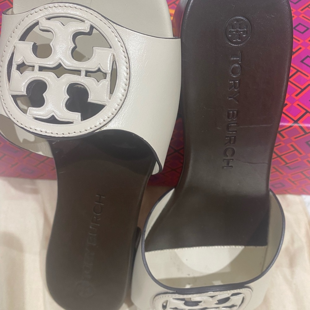 Tory Burch Bombe Miller Logo Slide - Picture 7 of 9